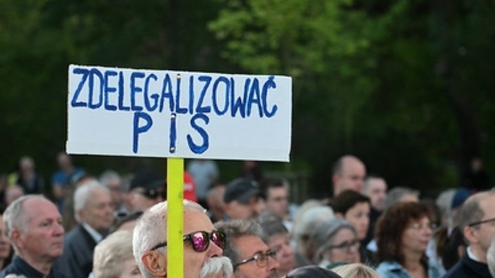 Поляки сдержали обещание. На улицы Варшавы вышел миллион недовольных