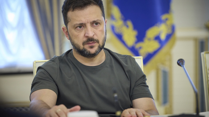 Зеленский решил сменить блондинок. За переполохом на Украине незаметным осталось важное решение