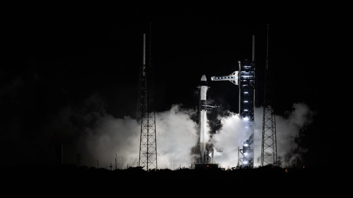 Застрявшие на МКС астронавты NASA летят домой спустя девять месяцев
