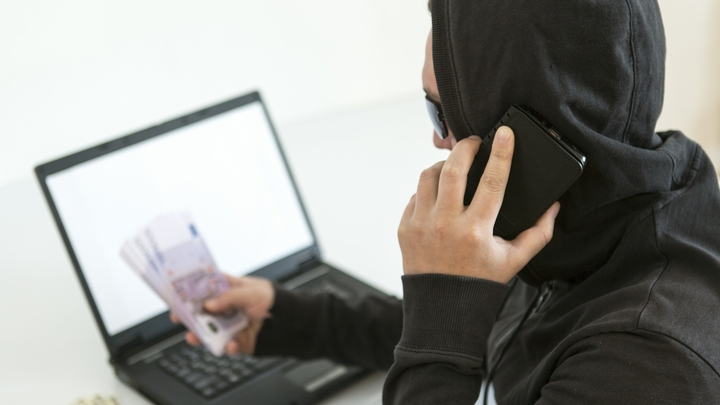 Почему нельзя грубить телефонным мошенникам: откровенный рассказ юриста