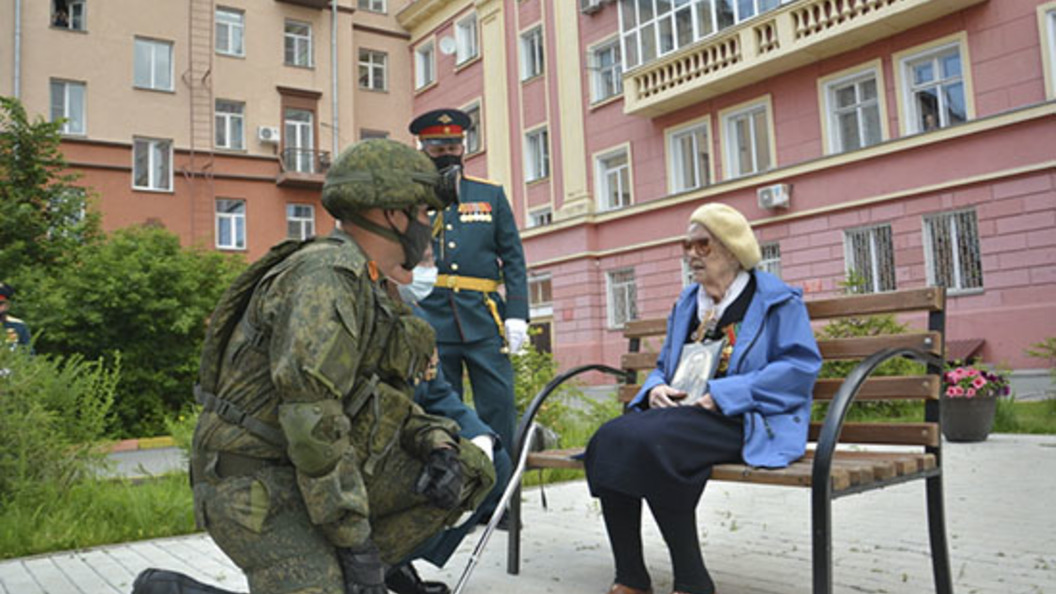 Новосибирск берлин. Ветеран 97 лет до Берлина дошел. Бывает медицинская, бывает Военная.. Поздравление в подъезд ветеранам 9 мая.