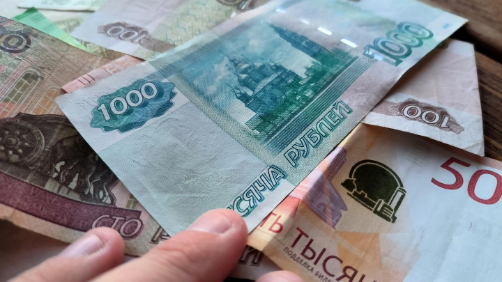 Финансист Мехтиев рассказал о рекомендации носить несколько тысяч рублей наличными