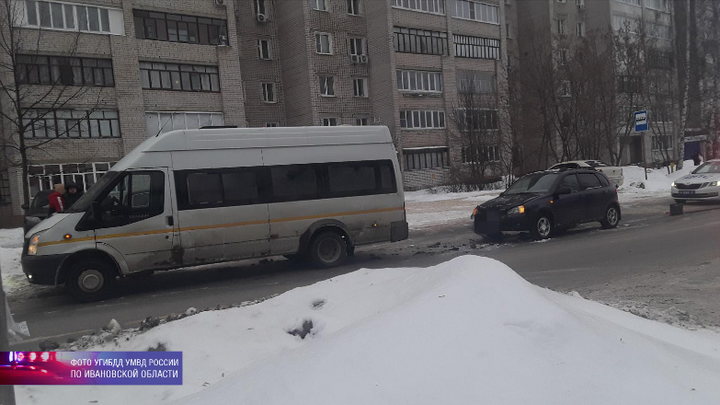 В Иванове при столкновении легковушки с автобусом пострадала пассажирка