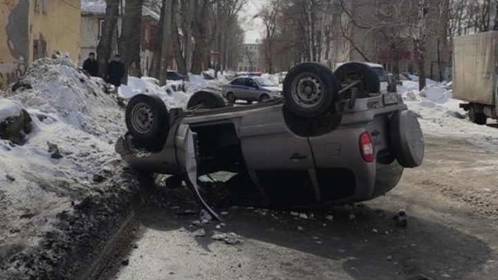 В Самаре погиб водитель автомобиля, наехавшего на снежный вал