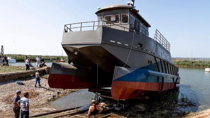Ахтарская судоверфь спустила на воду первое научно-исследовательское судно