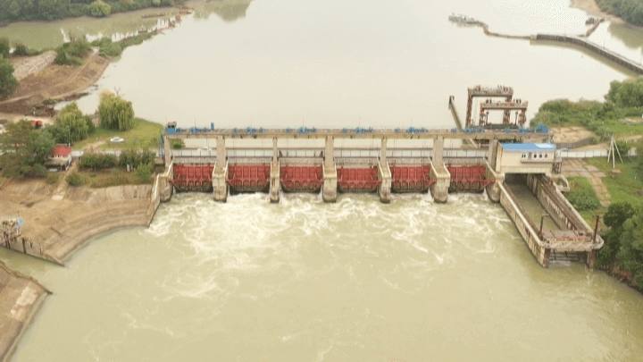 Жертв и пострадавших при обрушении дамбы с эстакадой через реку Кубань нет — оперштаб