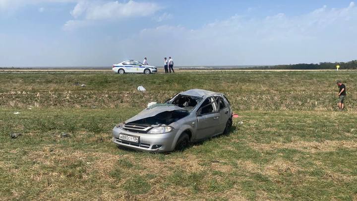 В Ростовской области при опрокидывании автомобиля погибла девушка