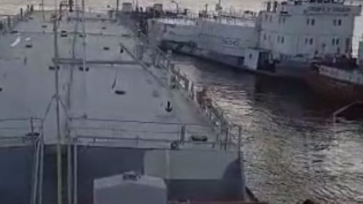 Режим ЧС ввели после столкновения двух танкеров на Лене в Иркутской области