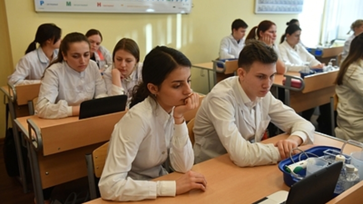В Бердянске завершается прием документов на получение аттестатов России