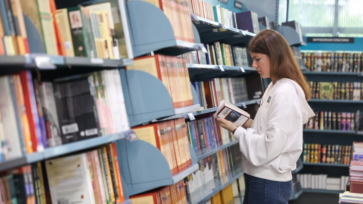 Фантастические приключения для детей: подборка книг на лето о необычных мирах