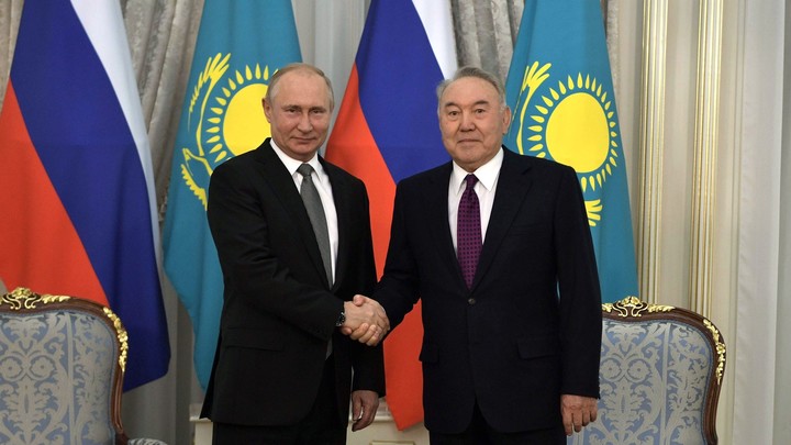 Назарбаев направил Путину особенный экземпляр мемуаров