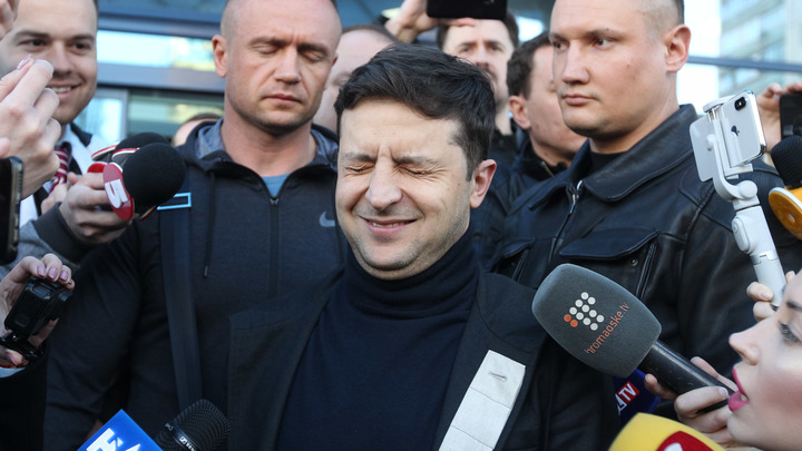 Украинцы собираются подать на Зеленского в суд. Будут бороться на международном уровне