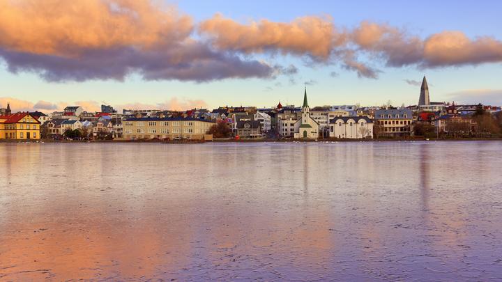 Неизвестные напали на консульство России в Исландии. Дипломатам угрожают