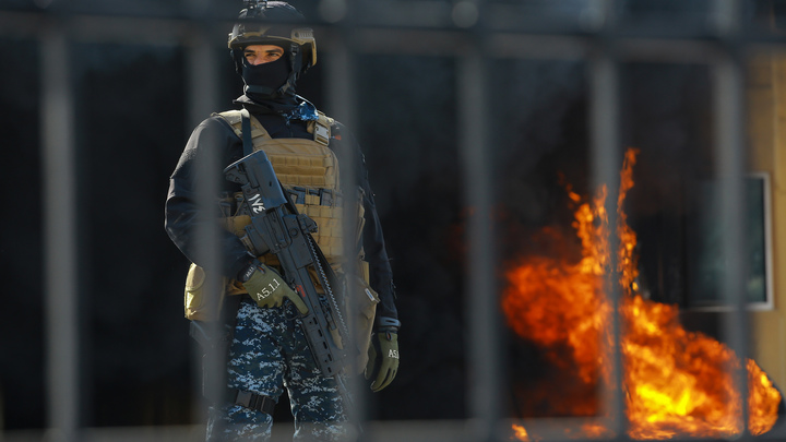 Толпы скакунов атаковали наших… Нормально было: Лурье высмеял Запад, переживающий за посольство США в Ираке