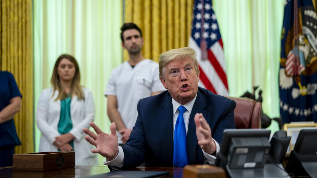 Трамп сообщил о согласии Путина на поставку аппаратов ИВЛ в Россию из США Трамп сообщил о согласии Путина на поставку аппаратов ИВЛ в Россию из США