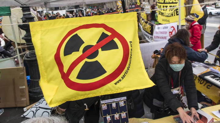 Япония приняла решение по радиоактивной воде Фукусимы: Всё в океан, но…