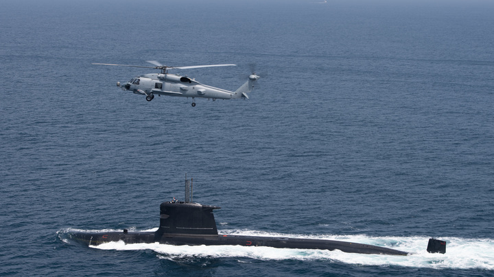 Авария в Южно-Китайском море озадачила эксперта: Не могут просто так 11 моряков выйти из строя