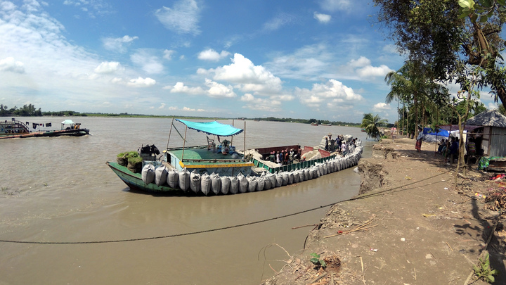 Почти 70 погибших: СМИ сообщили о крупнейшем за год крушении судна в Бангладеш