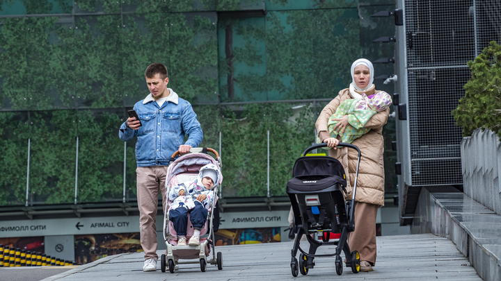 Деньги ни при чём. Воспитывать надо взрослых, а не детей