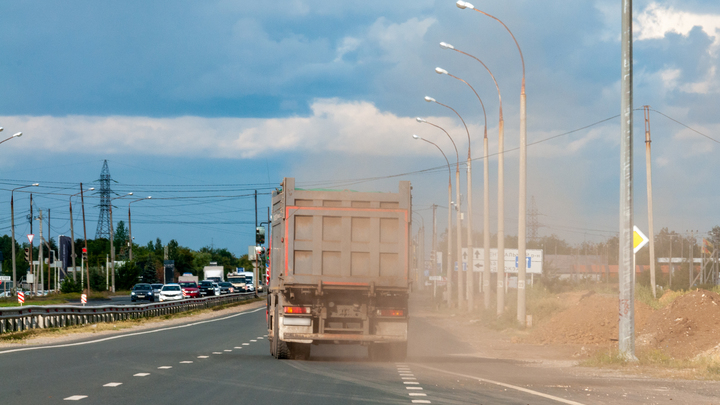 Читинец угнал у работодателя КАМАЗ с гравием, чтобы покататься по городу