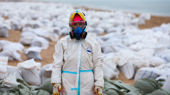 Шторм прибил к берегам Анапы рекордное количество мазута и измазанных в нём птиц