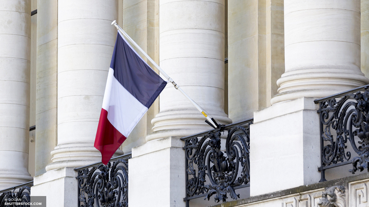 Парижская полиция открыла огонь по террористу с молотком