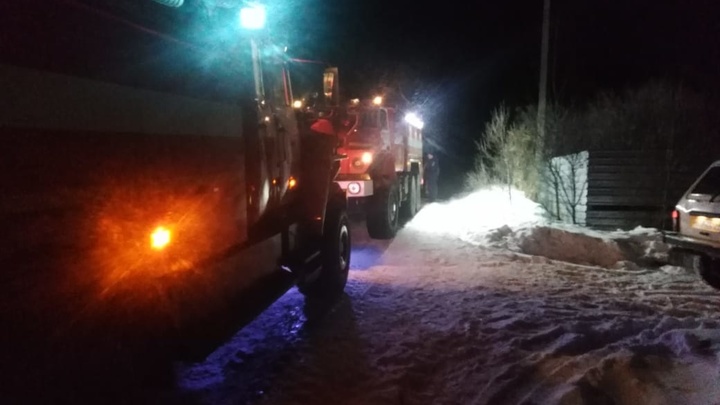 В Новосибирской области при пожаре в дачном доме погибли два человека