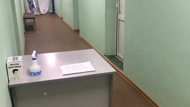 В нижегородской больнице рассказали, почему вход в красную зону там стал похож на дверь в подвал