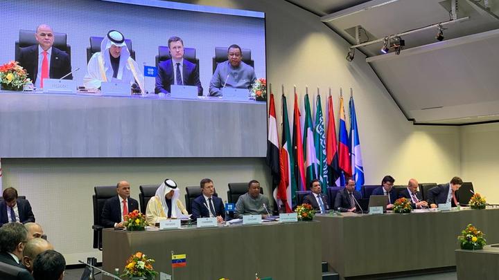 Удар по Западу: Комитет ОПЕК+ одобрил максимальное сокращение добычи нефти