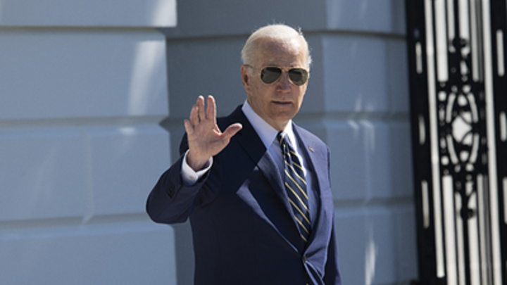 Байден может выпустить нефтедоллар из дрожащих рук: В США не скрывают опасений