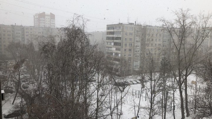 Плотный снегопад накрыл Челябинск, обещают метели