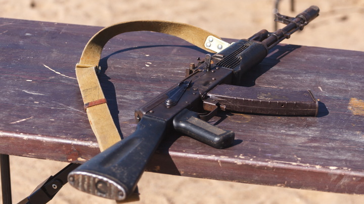 Началось? Косовский спецназ открыл стрельбу по сербам из автомата Калашникова