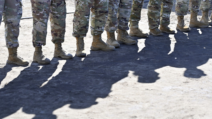 Силы НАТО набросились на сербов в Косове. В ход пошли гранаты и слезоточивый газ