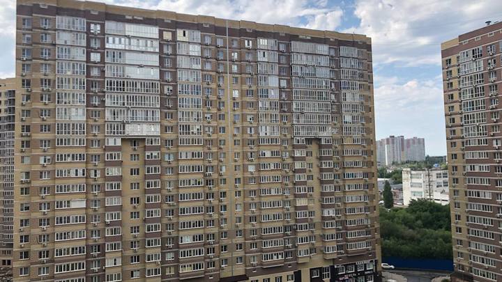 Более 100 жильцов многоквартирного дома в Ростове эвакуировали из-за пожара утром 13 ноября