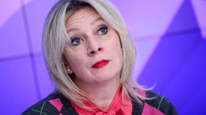 Настоящие падальщики: Захарова ответила Макрону на сравнение России с людоедом