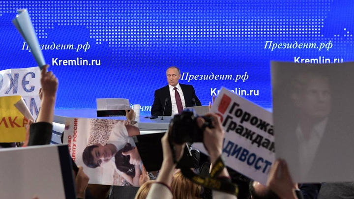Вятский квас, «Я вас люблю» и «Спасибо, Вова»: Самые яркие моменты пресс-конференций Путина