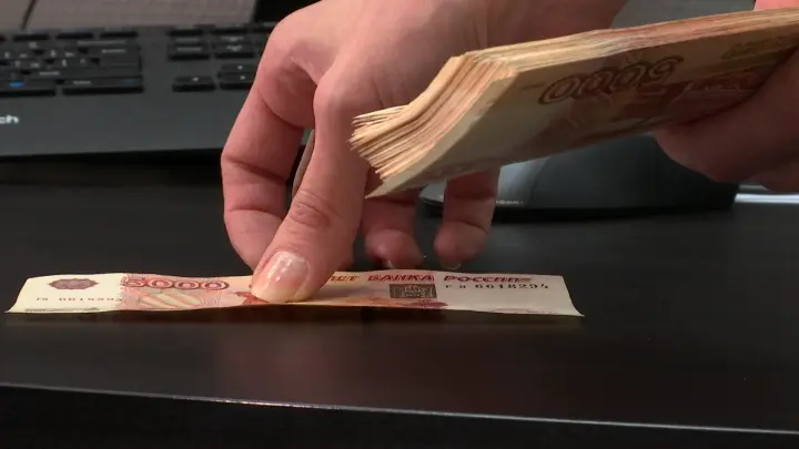 Выпускной в Петербурге под угрозой: Будущий детский врач исчезла с 7 миллионами рублей