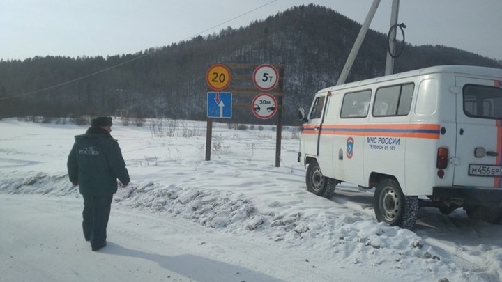 В Забайкалье машина с тремя дрифтерами провалилась под лёд   