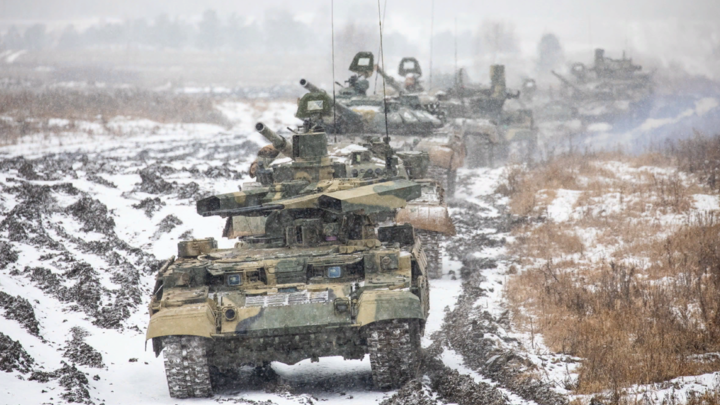 Артиллерия и беспилотники: Американские СМИ подозревают Китай в военных поставках России