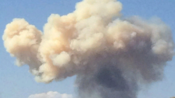 Очевидцы сняли огромный гриб у аэродрома в Крыму