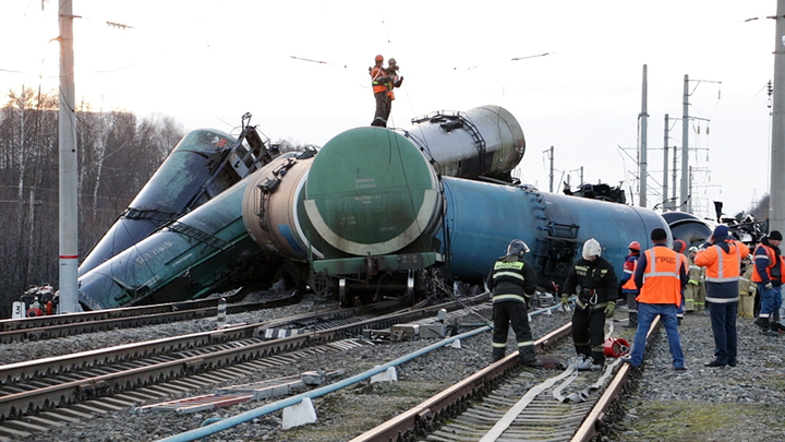 На станции Новки-1 после крушения поезда с мазутом удалось избежать экологической катастрофы
