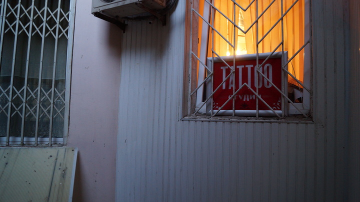 Предпринимателей в Ростове заставят привести рекламные вывески на Пушкинской к единому облику