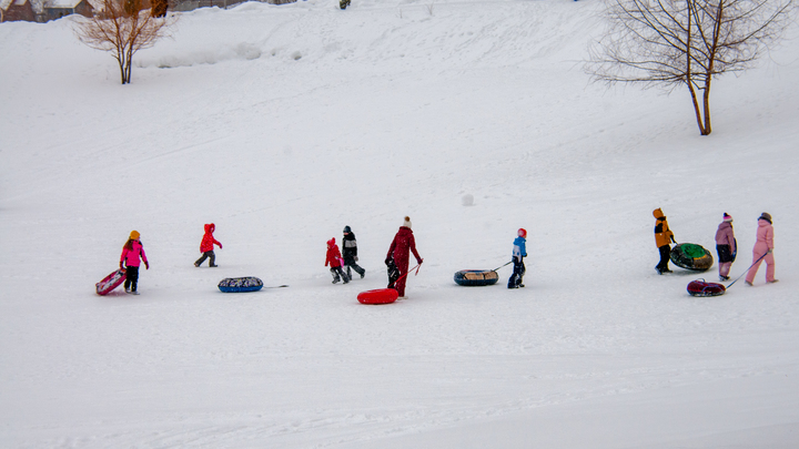 В Нижегородской области джип сбил ребёнка на тюбинге, привязанном к собаке