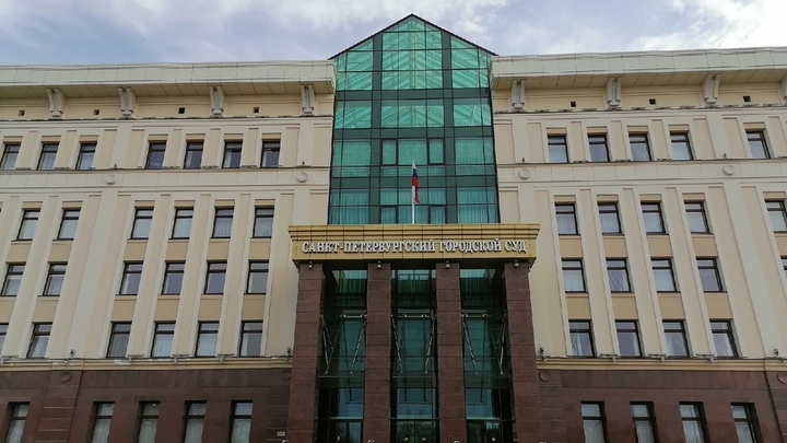 Обязательная вакцинация пенсионеров нарушает 5 законов: как защитить родителей рассказал юрист