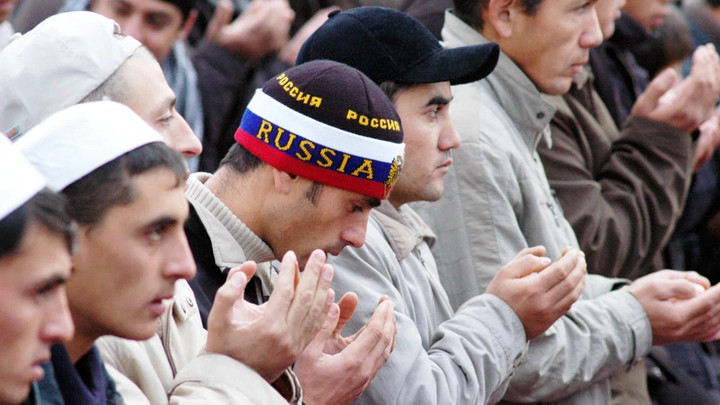 Русские хотят жить по своим правилам? Мигрантское лобби не намерено отступать