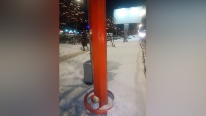 Кемеровчанин пожаловался на светофор со свастикой на столбе