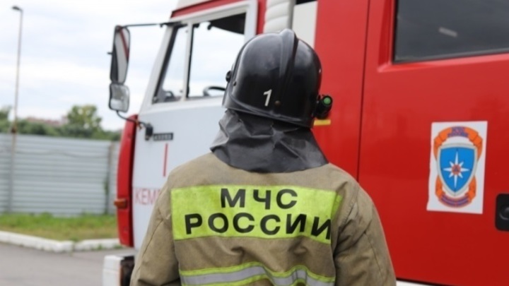Четырех человек спасли на пожаре в многоэтажке в Новокузнецке
