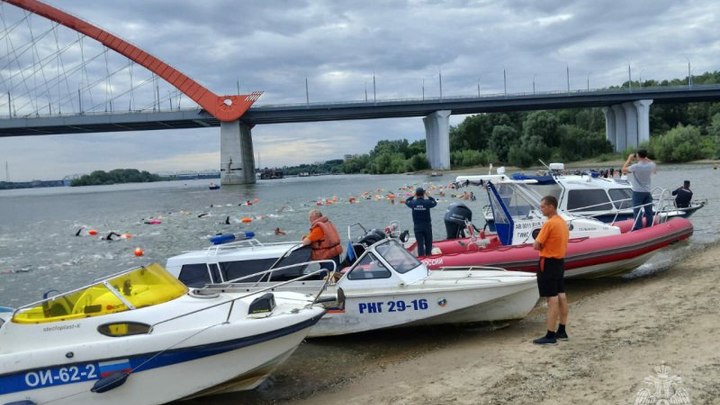 Массовый заплыв по Оби в Новосибирске прошёл под контролем МЧС