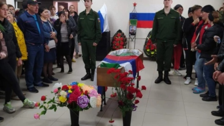 Погиб на Украине. С 19-летним военным простились в Челябинской области
