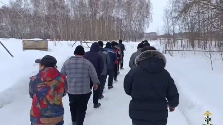 Около 40 нелегальных мигрантов нашли в теплицах под Новосибирском